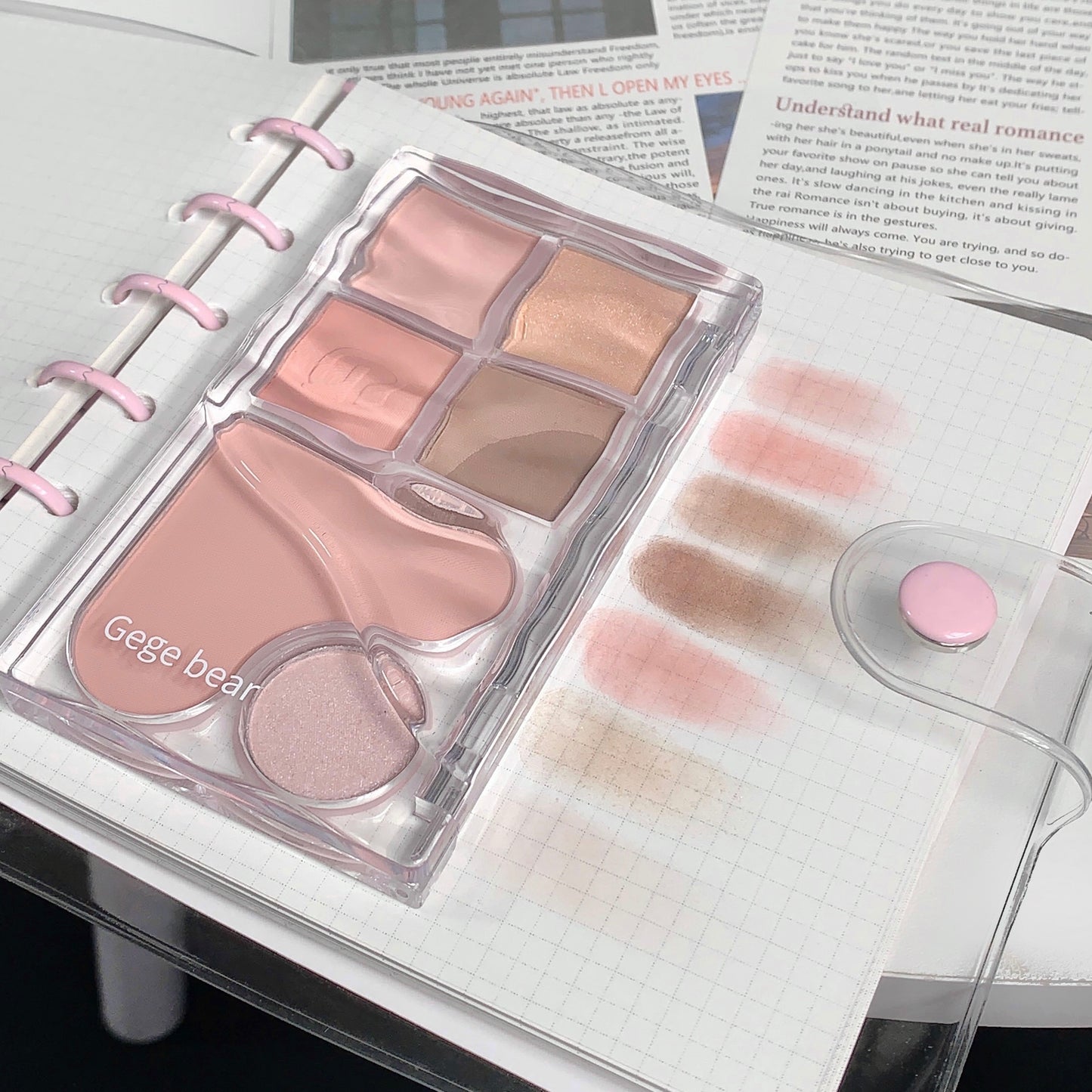 Gege Bear Light & Shadow Integrated Eye Palette