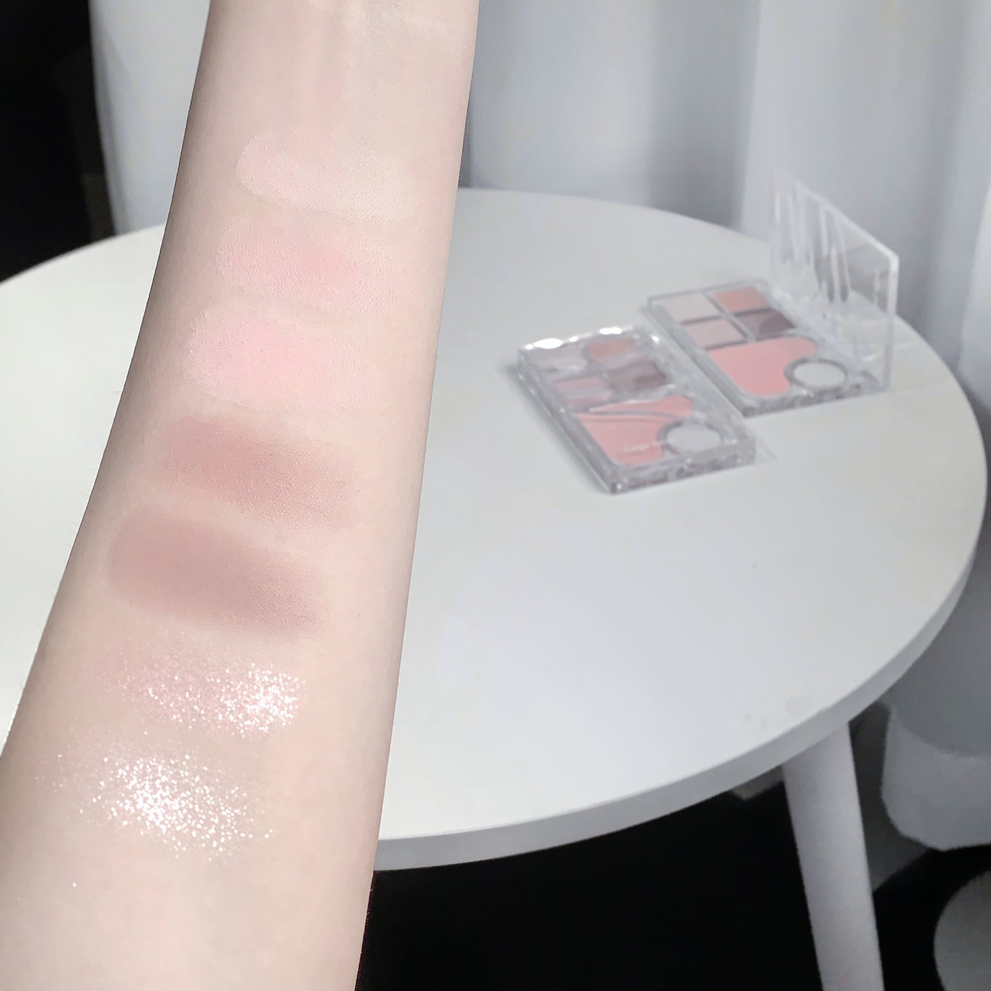 Gege Bear Light & Shadow Integrated Eye Palette