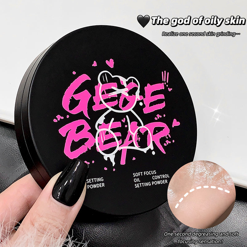 Setting powder container with 'Gee E Bear' branding and a hand holding a sample of the powder.