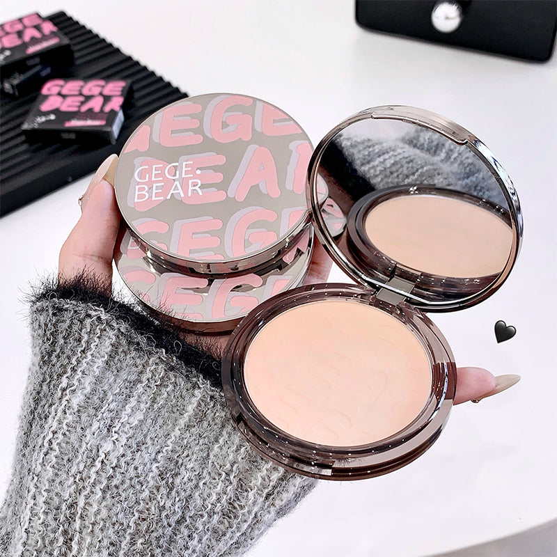 GEGE BEAR makeup compact held by a hand with a blurred background