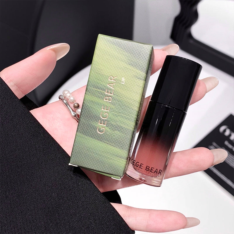 Hand holding a GEUGE BEAR cosmetic box and bottle