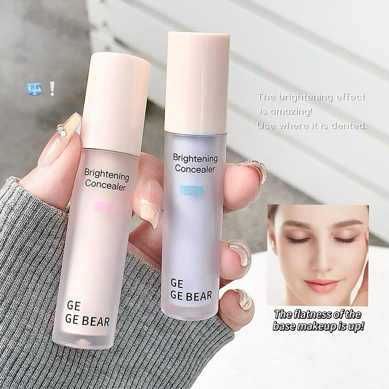 Two GE GE Bear brightening concealers held by a hand, with text highlighting their effects.